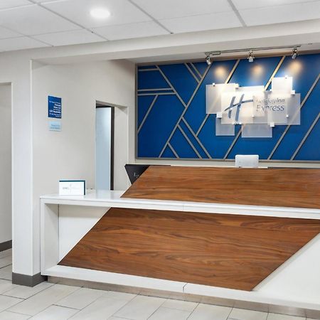 Holiday Inn Express Fremont By Ihg エクステリア 写真