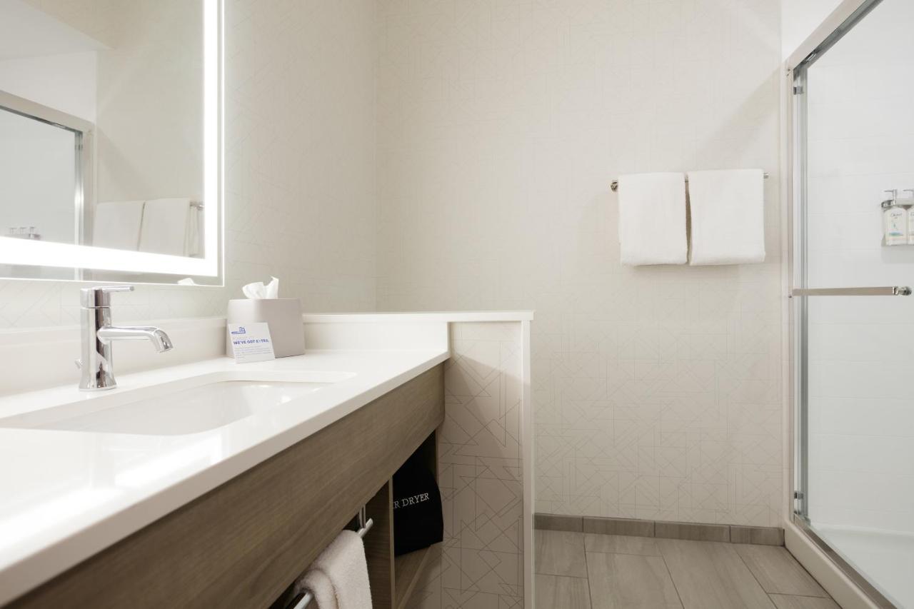 Holiday Inn Express Fremont By Ihg エクステリア 写真
