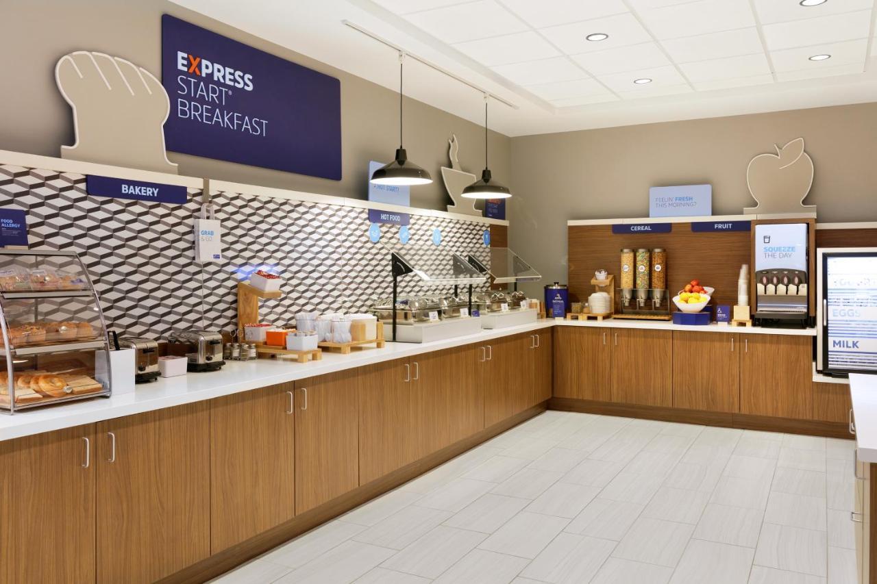 Holiday Inn Express Fremont By Ihg エクステリア 写真