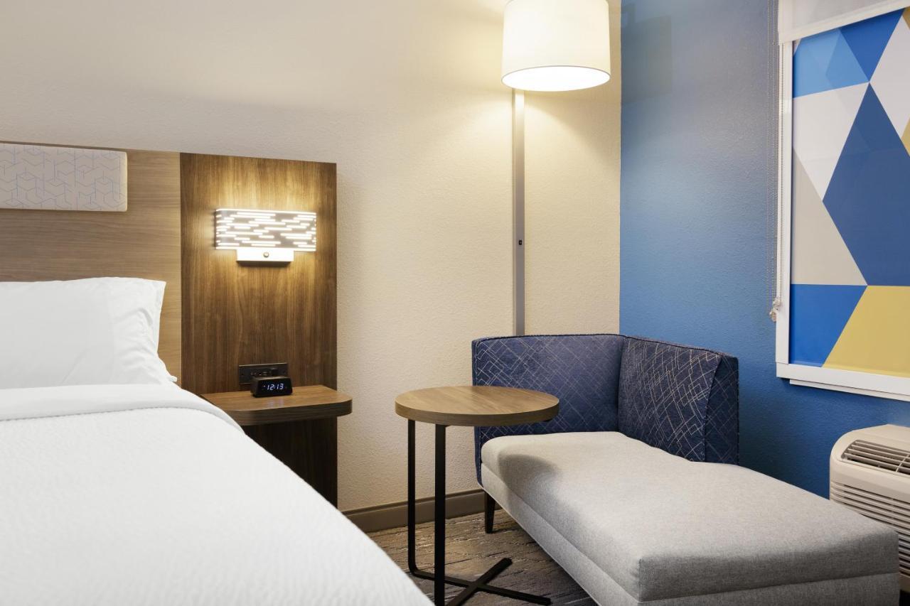 Holiday Inn Express Fremont By Ihg エクステリア 写真