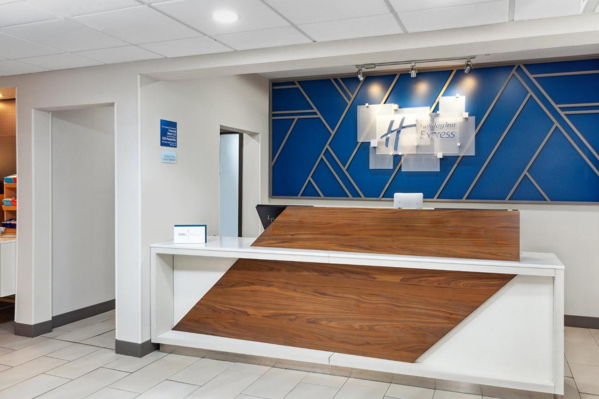 Holiday Inn Express Fremont By Ihg エクステリア 写真