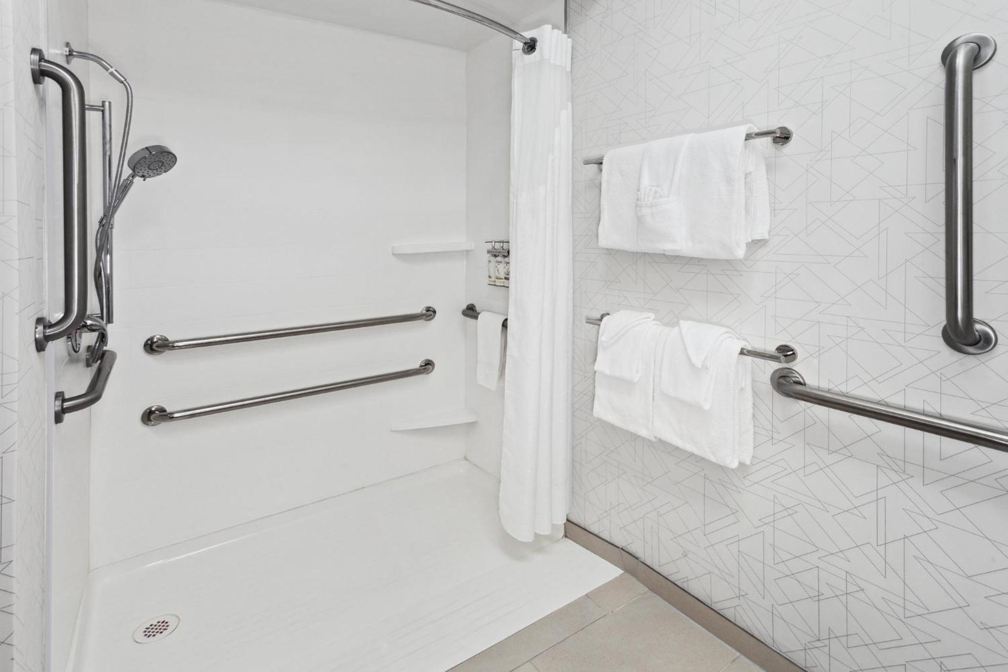 Holiday Inn Express Fremont By Ihg エクステリア 写真
