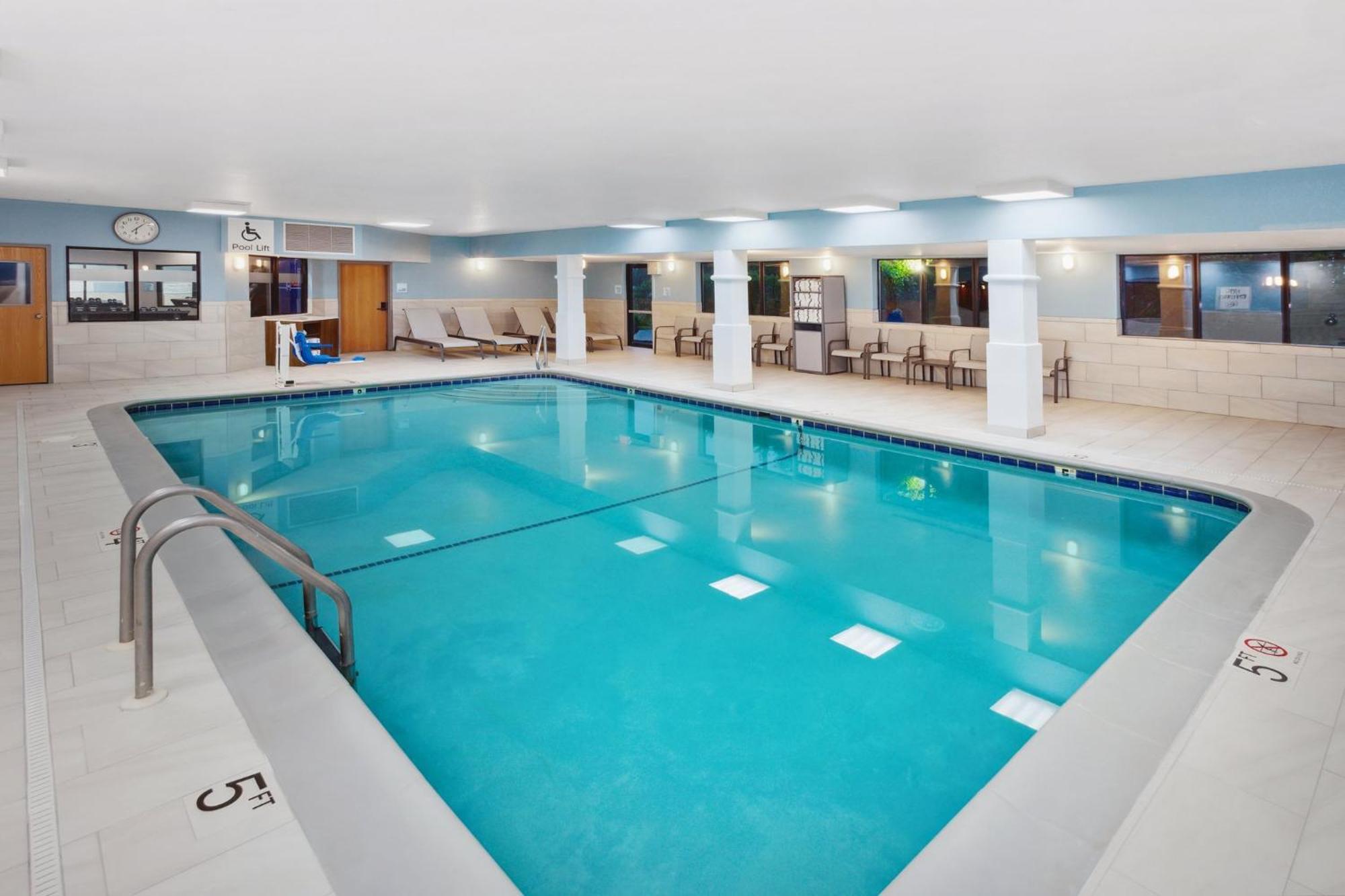 Holiday Inn Express Fremont By Ihg エクステリア 写真
